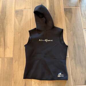 Neosport XSpan 5:3Mm Hooded Vest Size XL Black Wetsuit